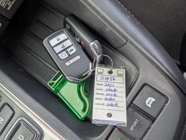 Photo of 2021 White Honda Insight