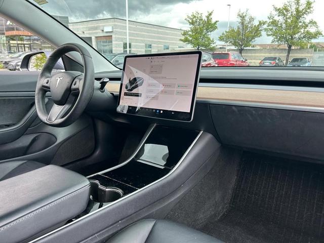 Photo of 2020 Gray Tesla Model 3
