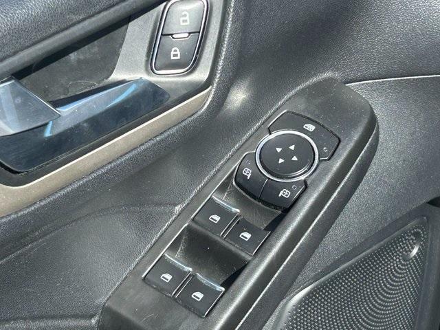 Photo of 2021 Oxford White Ford Escape