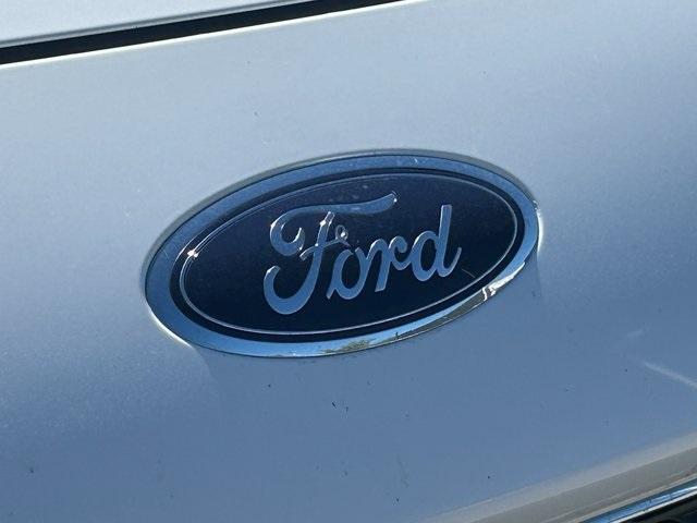 Photo of 2021 Oxford White Ford Escape