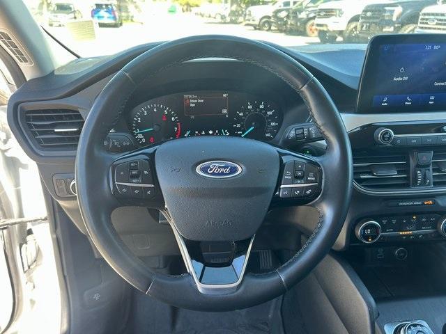 Photo of 2021 Oxford White Ford Escape