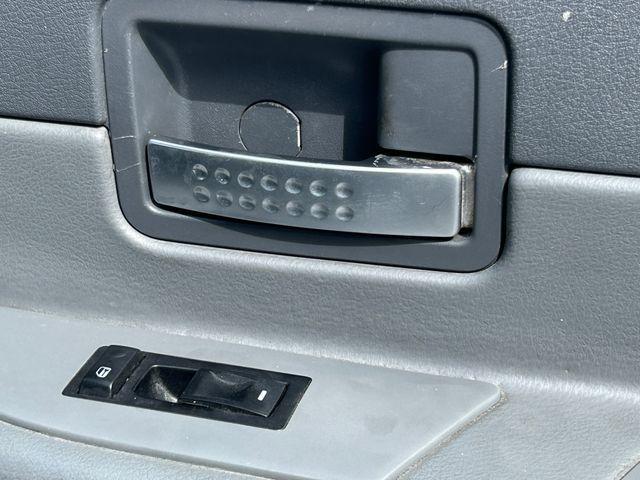 Photo of 2006 Bright White Clearcoat Dodge Durango
