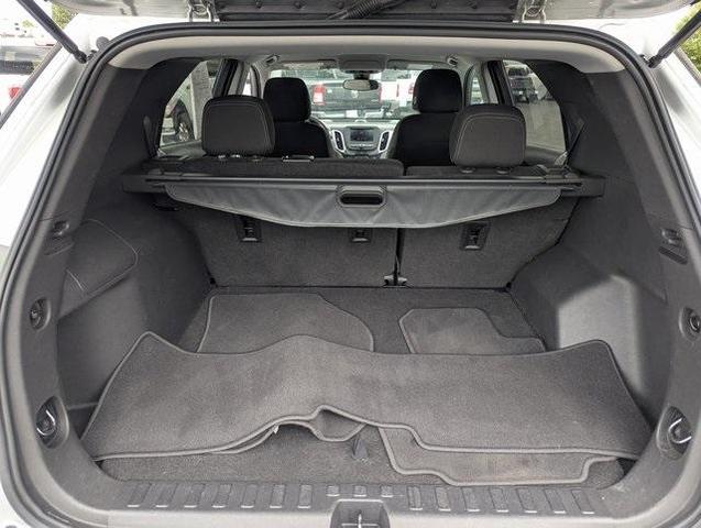 Photo of 2021 Silver Ice Metallic Chevrolet Equinox