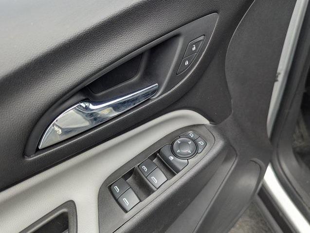 Photo of 2021 Silver Ice Metallic Chevrolet Equinox