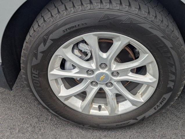 Photo of 2021 Silver Ice Metallic Chevrolet Equinox