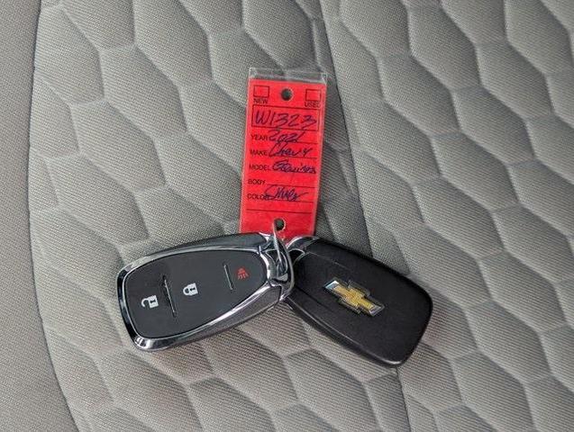 Photo of 2021 Silver Ice Metallic Chevrolet Equinox