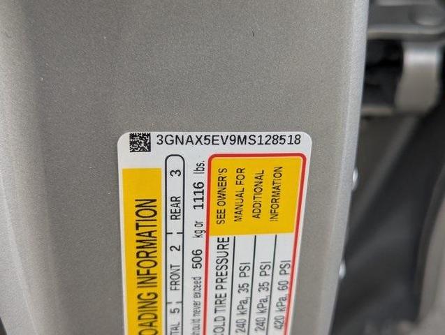 Photo of 2021 Silver Ice Metallic Chevrolet Equinox