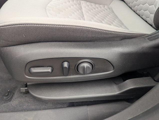 Photo of 2021 Silver Ice Metallic Chevrolet Equinox
