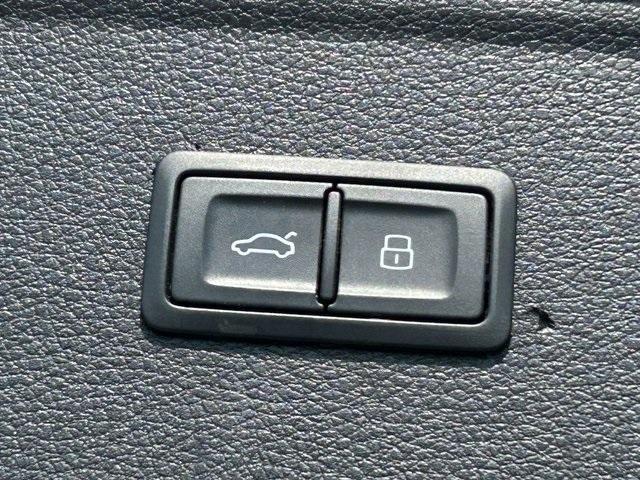 Photo of 2023 Ibis White Audi Q5