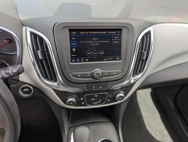 Photo of 2022 Silver Ice Metallic Chevrolet Equinox
