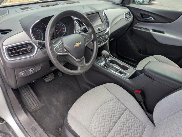Photo of 2022 Silver Ice Metallic Chevrolet Equinox