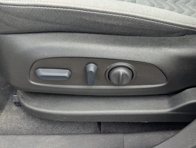 Photo of 2022 Silver Ice Metallic Chevrolet Equinox