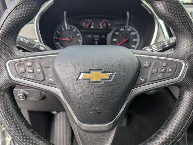 Photo of 2022 Silver Ice Metallic Chevrolet Equinox