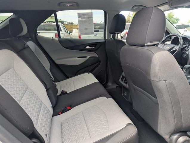 Photo of 2022 Silver Ice Metallic Chevrolet Equinox