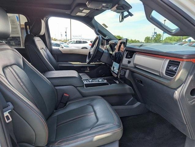 Photo of 2022 White Ford Expedition