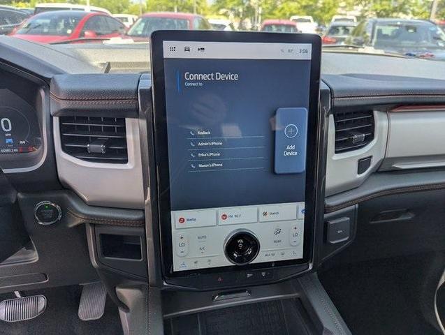 Photo of 2022 White Ford Expedition