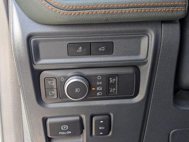 Photo of 2022 White Ford Expedition