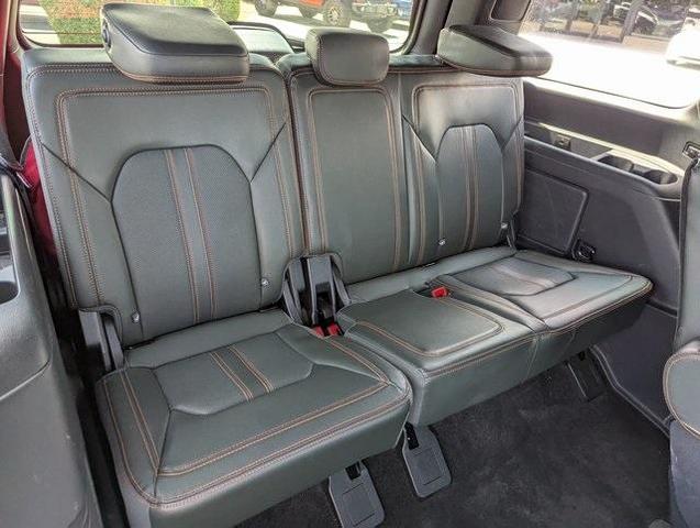 Photo of 2022 White Ford Expedition