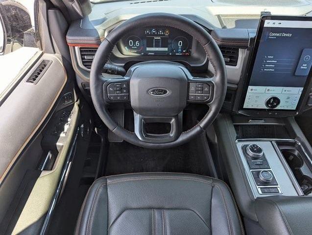 Photo of 2022 White Ford Expedition