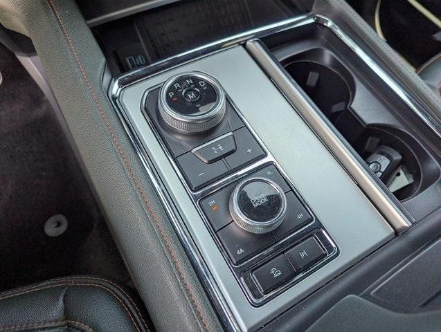 Photo of 2022 White Ford Expedition