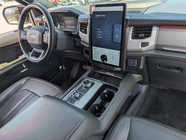 Photo of 2022 White Ford Expedition