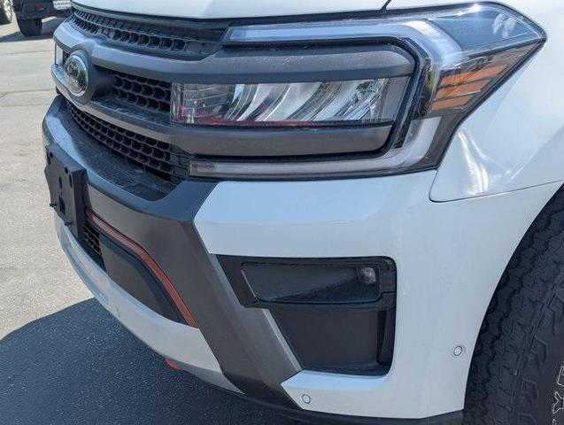Photo of 2022 White Ford Expedition