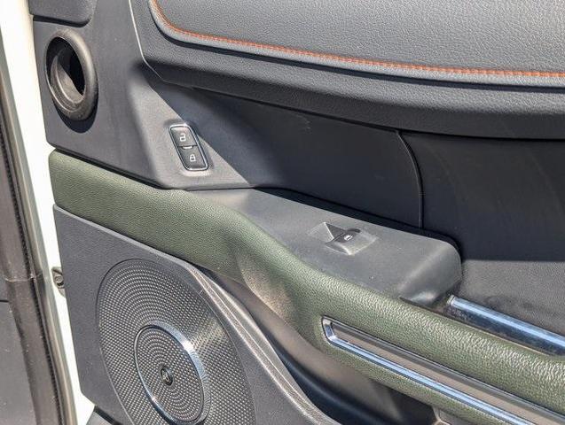 Photo of 2022 White Ford Expedition
