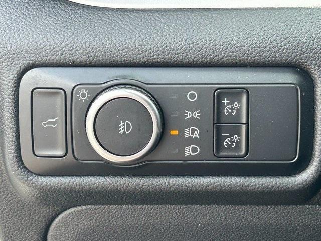 Photo of 2024 Oxford White Ford Explorer