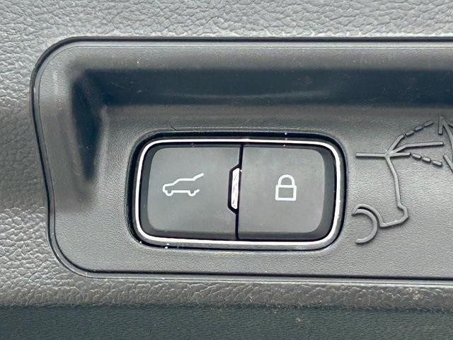 Photo of 2024 Oxford White Ford Explorer