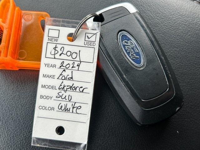 Photo of 2024 Oxford White Ford Explorer