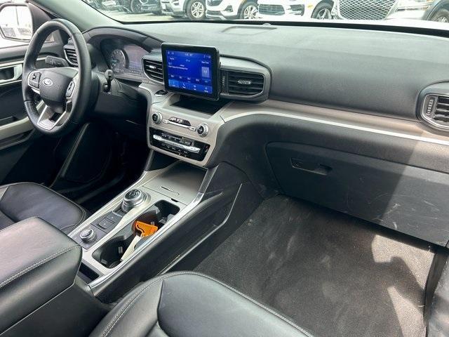 Photo of 2024 Oxford White Ford Explorer
