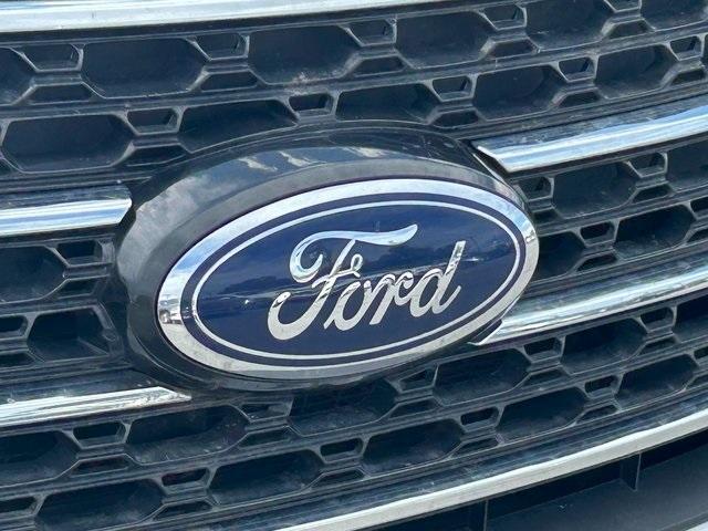 Photo of 2024 Oxford White Ford Explorer