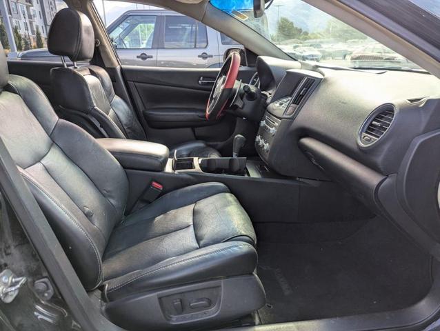 Photo of 2014 Super Black Nissan Maxima