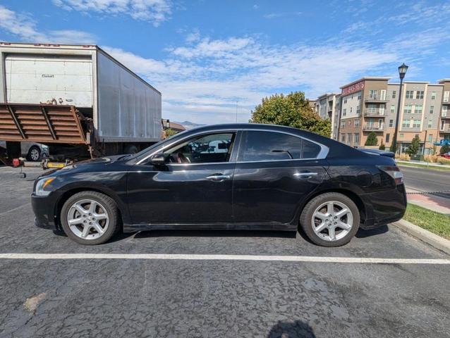 Photo of 2014 Super Black Nissan Maxima