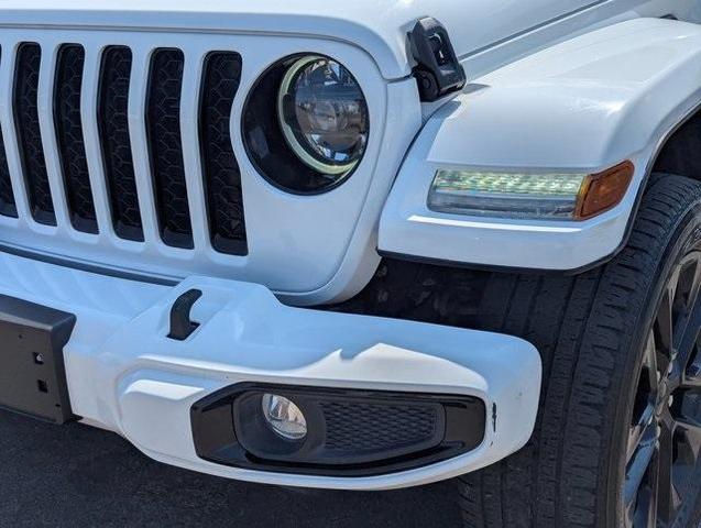 Photo of 2023 Bright White Clearcoat Jeep Gladiator