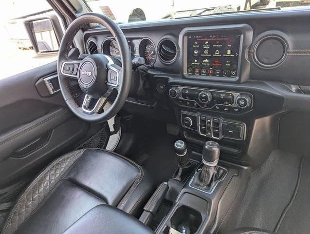 Photo of 2023 Bright White Clearcoat Jeep Gladiator