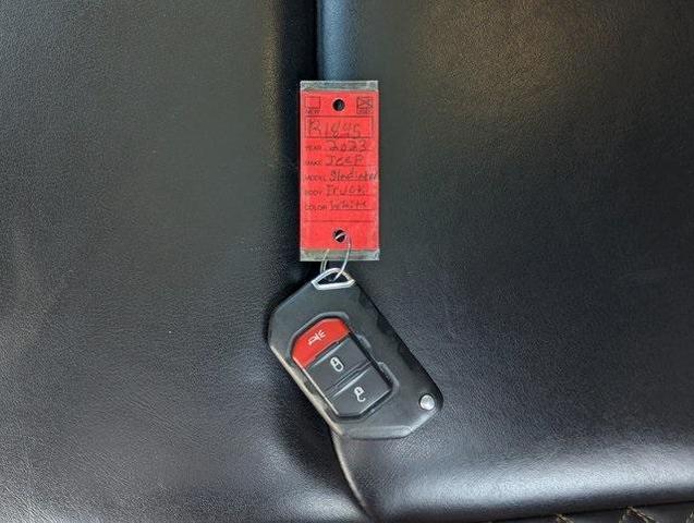 Photo of 2023 Bright White Clearcoat Jeep Gladiator
