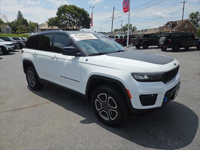 Photo of 2023 Bright White Jeep Grand Cherokee 4xe