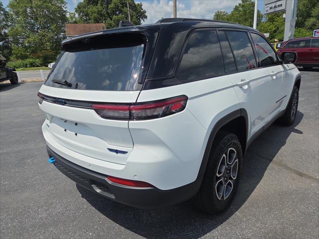 Photo of 2023 Bright White Jeep Grand Cherokee 4xe