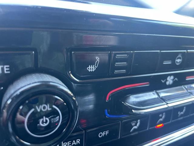 Photo of 2021 Bright White Clearcoat Jeep Grand Cherokee L
