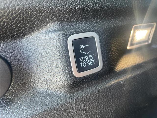Photo of 2021 Bright White Clearcoat Jeep Grand Cherokee L