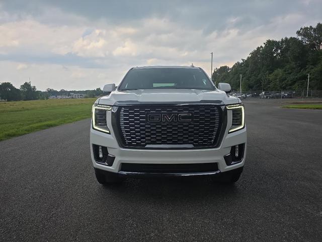 Photo of 2023 White Frost Tricoat GMC Yukon XL
