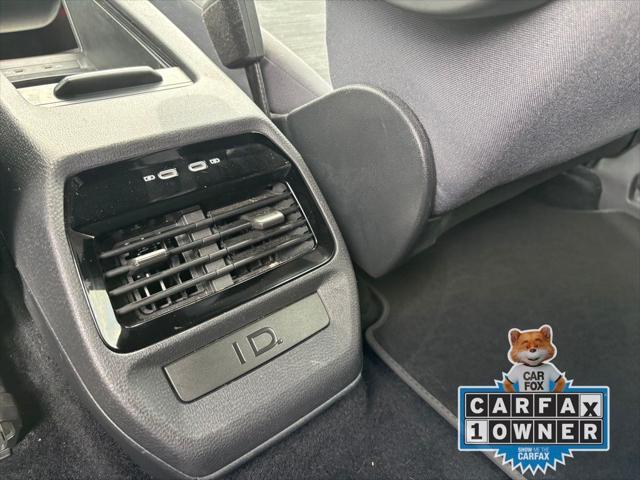 Photo of 2021 Glacier White Metallic Volkswagen ID.4
