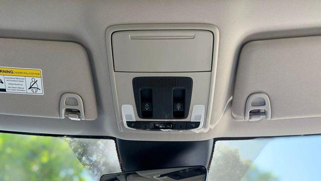 Photo of 2023 Lunar Silver Metallic Honda Pilot