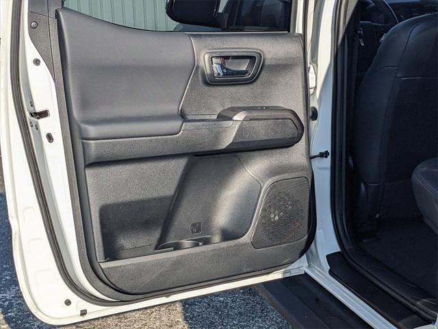 Photo of 2022 White Toyota Tacoma