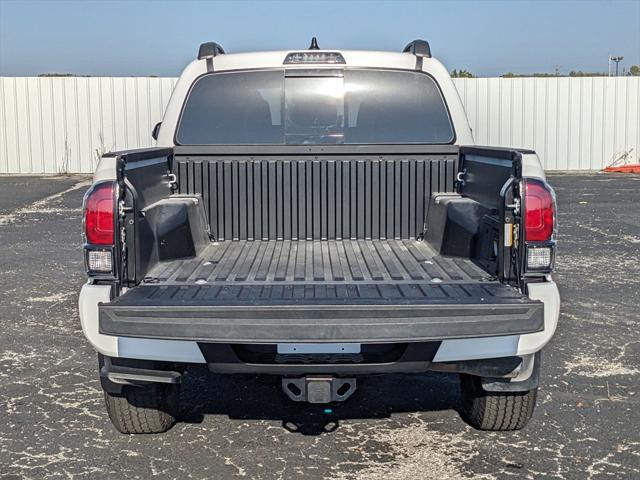 Photo of 2022 White Toyota Tacoma
