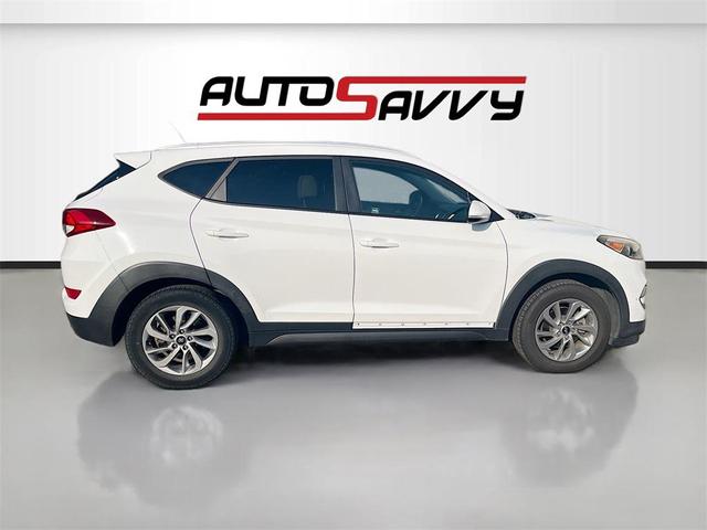 Photo of 2016 Dazzling White Hyundai TUCSON