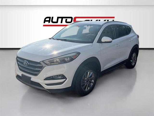 Photo of 2016 Dazzling White Hyundai TUCSON