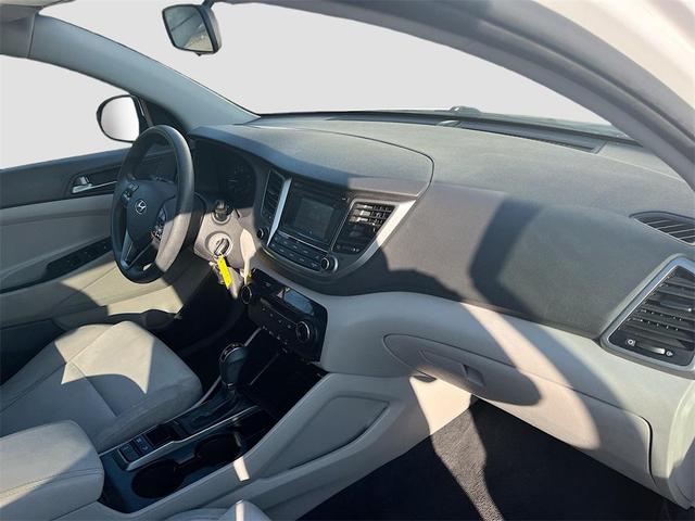 Photo of 2016 Dazzling White Hyundai TUCSON