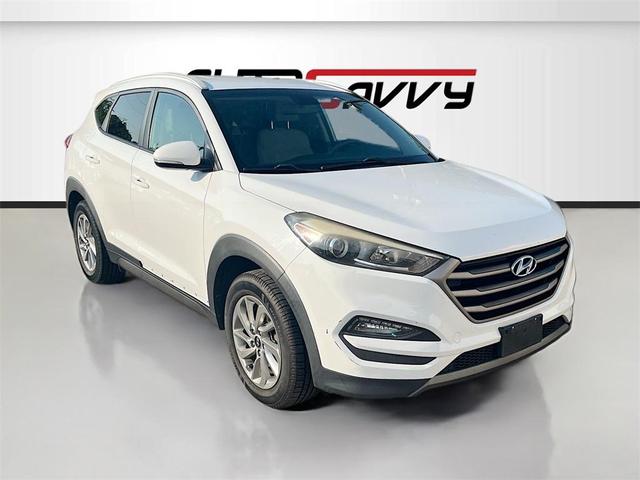 Photo of 2016 Dazzling White Hyundai TUCSON